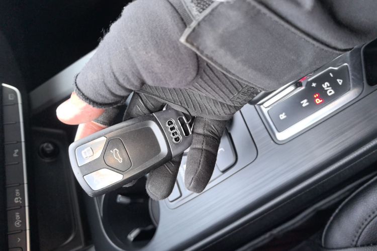 奥迪A4L 2018款 30周年年型 40 TFSI 进取型中控内饰11