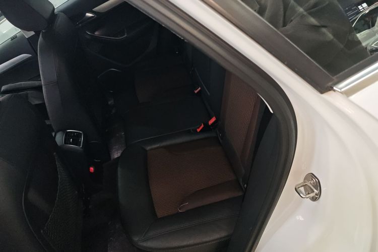 奥迪Q3 2018款 30周年年型 35 TFSI 时尚型中控内饰21