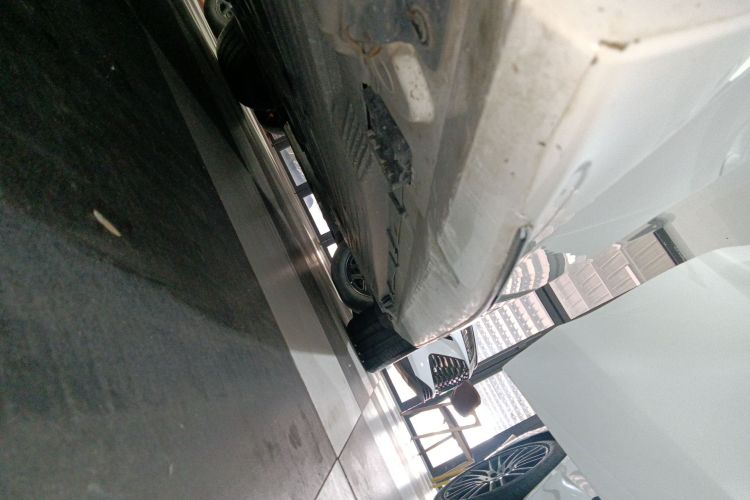 奔驰C级 2023款 C 200 L 运动版局部细节9002