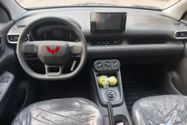 五菱汽车 五菱宏光新能源 2025款 增程式混动 50KM 标准型中控内饰7002