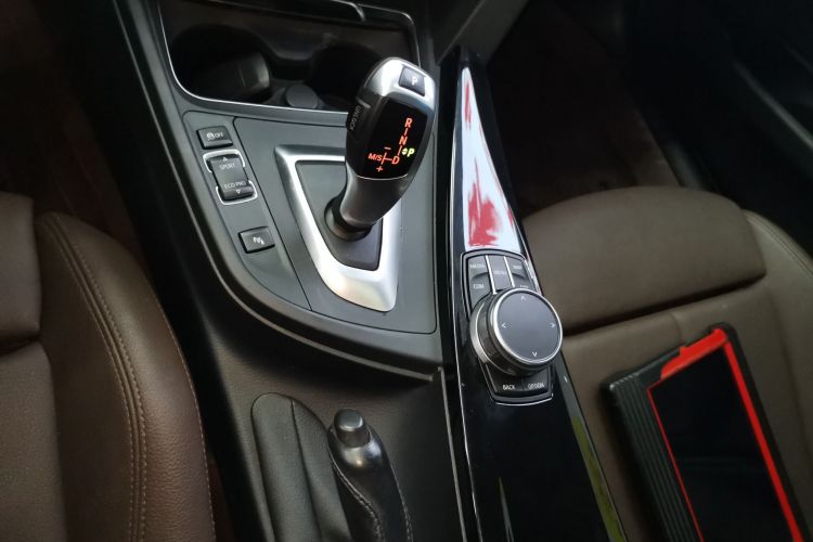 宝马3系 2019款 320Li 时尚型中控内饰18