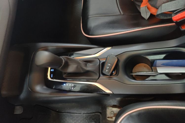 丰田 卡罗拉 2019款 1.2T S-CVT GL-i精英版中控内饰18