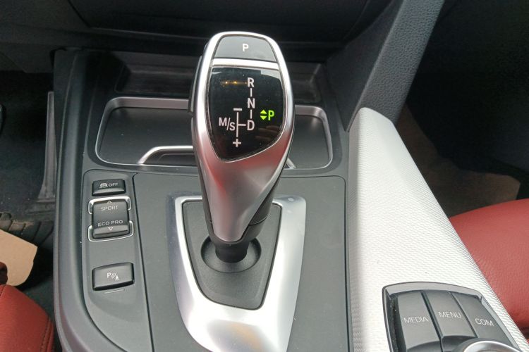 宝马3系 2019款 320i M运动套装中控内饰18