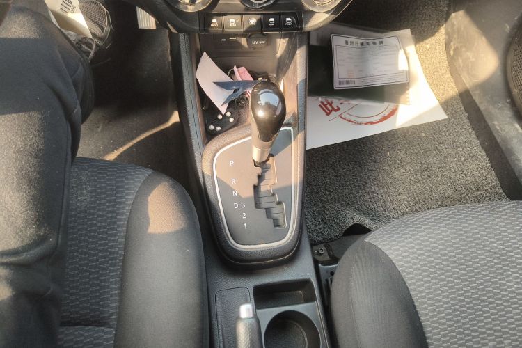 现代 瑞纳 2017款 1.4L 自动跃享版 国V中控内饰18