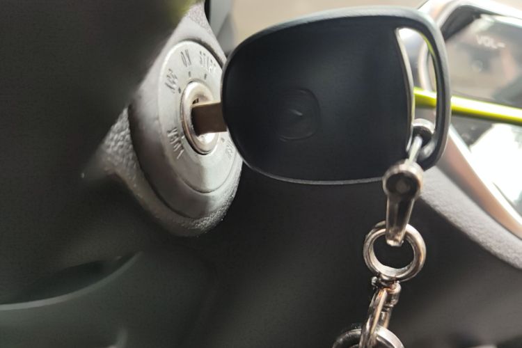 长安欧尚 奔奔E-Star 2020款 心动版 三元锂中控内饰7001