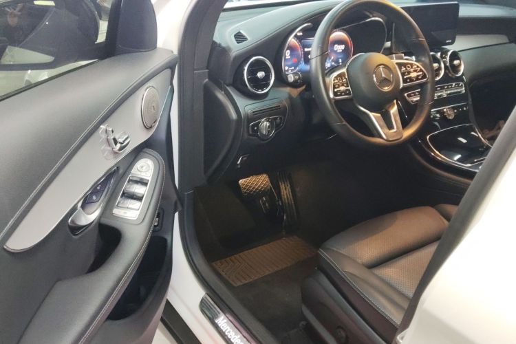 奔驰GLC轿跑 2020款 GLC 260 4MATIC 轿跑SUV中控内饰20