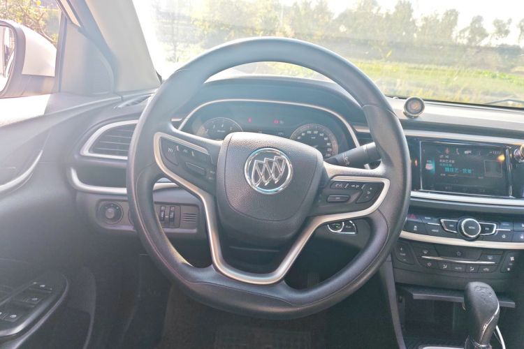 别克 英朗 2015款 18T 双离合豪华型中控内饰13