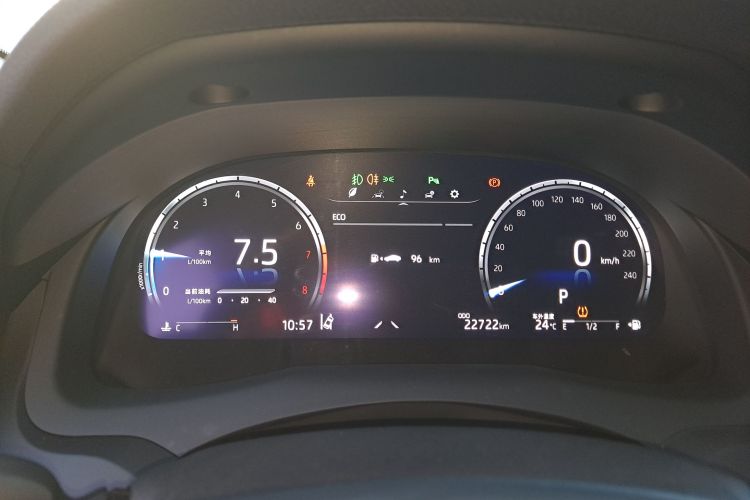 丰田 凯美瑞 2023款 2.5G 豪华版中控内饰14