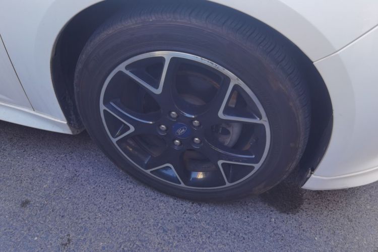 福特 福克斯 2017款 两厢 EcoBoost 180 自动精英型车身外观10