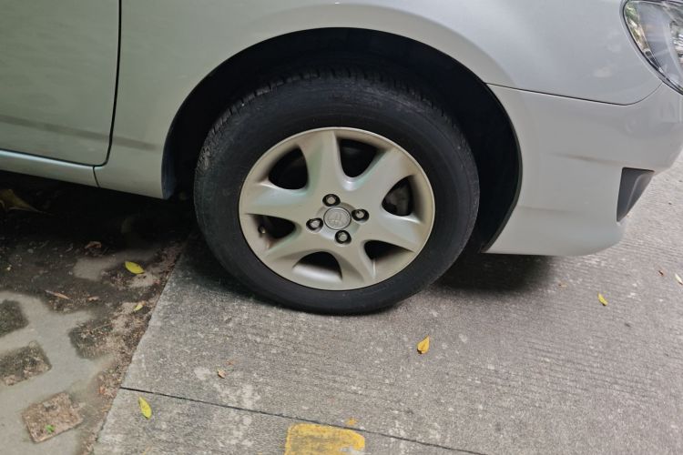 丰田 花冠 2013款 1.6L 自动豪华版车身外观6007