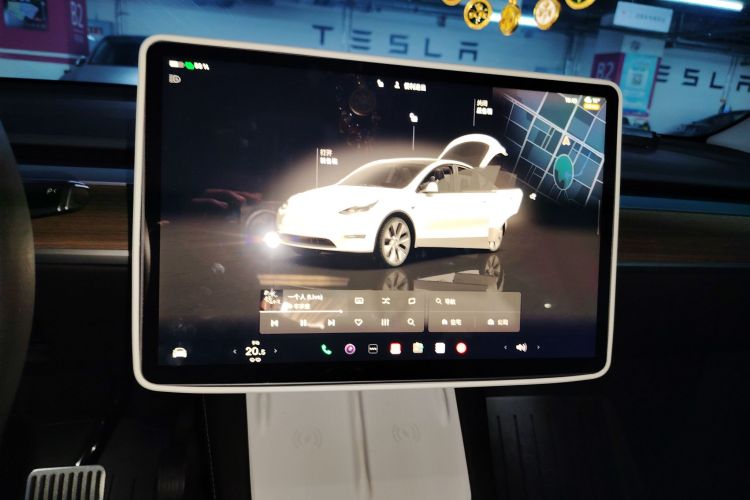 特斯拉 Model Y 2022款 长续航全轮驱动版中控内饰14