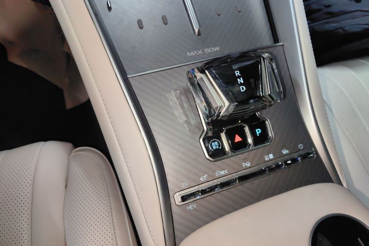 腾势Z9GT 2024款 1100四驱Ultra版中控内饰18