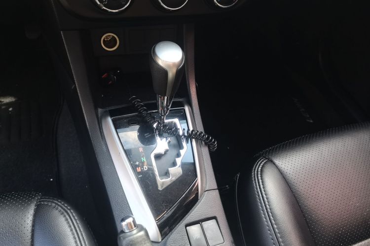 丰田 雷凌 2016款 1.6G CVT精英版局部细节18