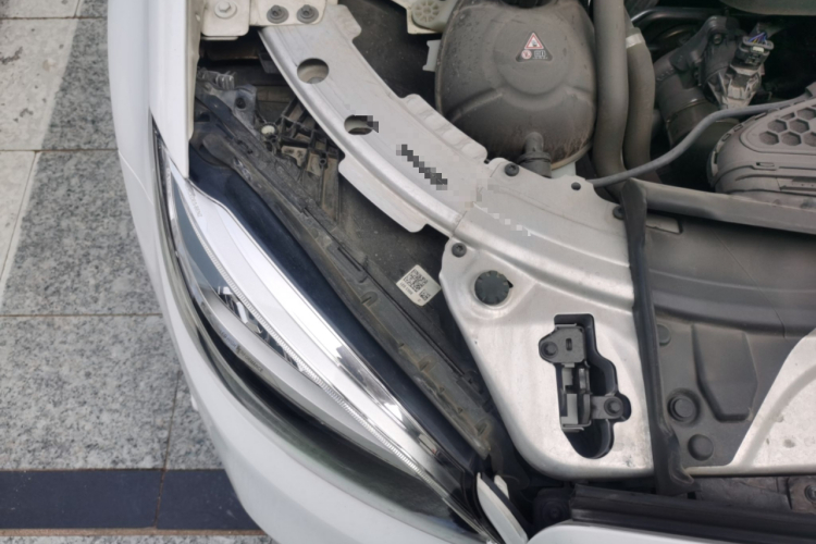 奔驰C级 2019款 改款 C 260 L 运动版局部细节9006