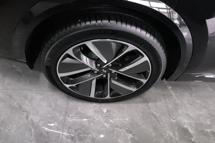 理想汽车 理想L9 2024款 Ultra车身外观6008