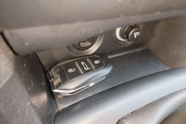 雪铁龙C4L 2016款 1.6T 自动精英型中控内饰7001