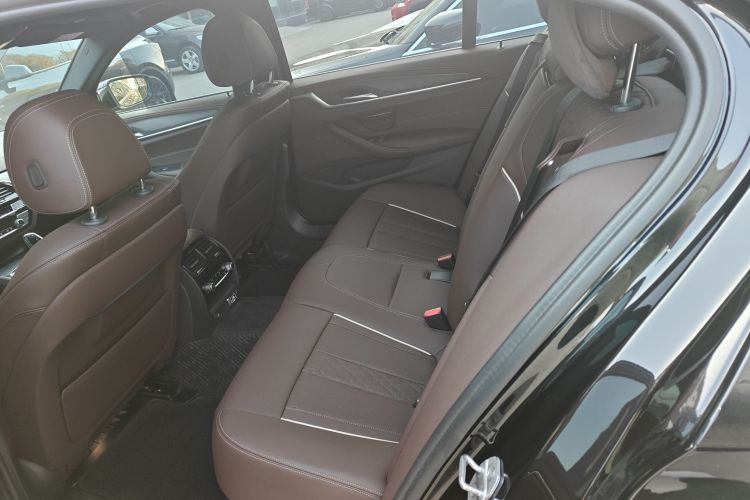 宝马5系 2022款 改款 530Li 领先型 M运动套装中控内饰21