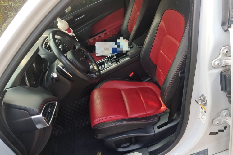 捷豹XE 2017款 2.0T 200PS R-Sport局部细节19