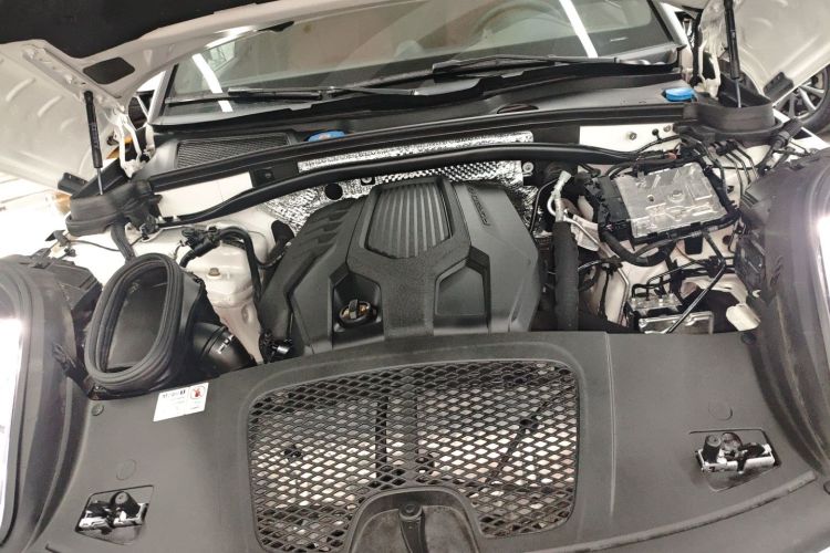 保时捷 2024款 Macan 2.0T机舱底盘24