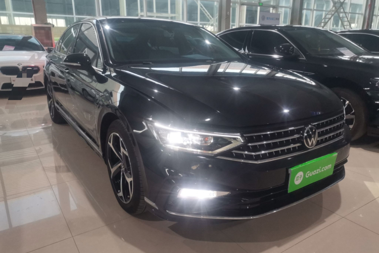 大众 迈腾 2023款 200万辆纪念版 330TSI DSG豪华型车身外观6002