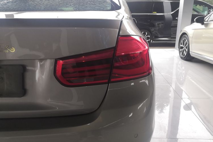 宝马3系 2018款 318Li车身外观9