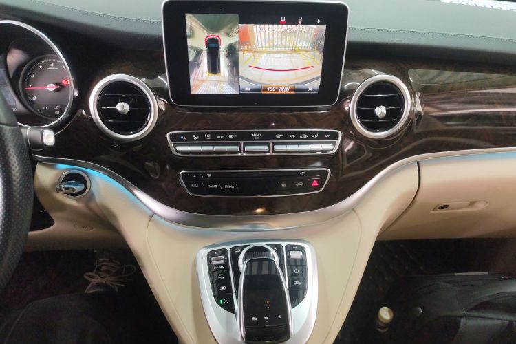 奔驰V级 2018款 V 260 尊贵版 国VI局部细节16