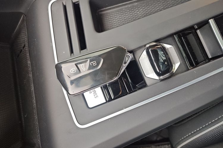 大众 高尔夫 2023款 改款 280TSI DSG R-Line Lite中控内饰11