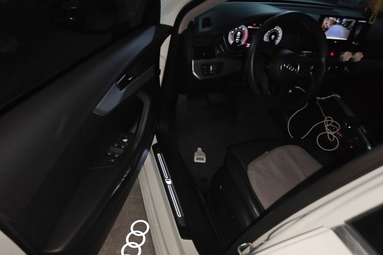 奥迪A4L 2022款 40 TFSI 时尚动感型中控内饰7003