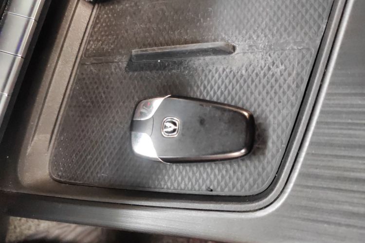 长安UNI-T 2020款 1.5T 尊贵型中控内饰7001