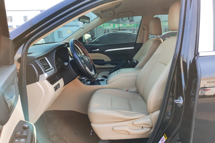 丰田 汉兰达 2015款 2.0T 四驱精英版 7座中控内饰19