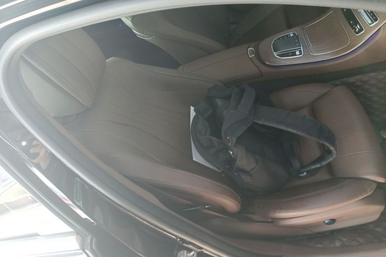 奔驰E级 2022款 E 260 L局部细节41