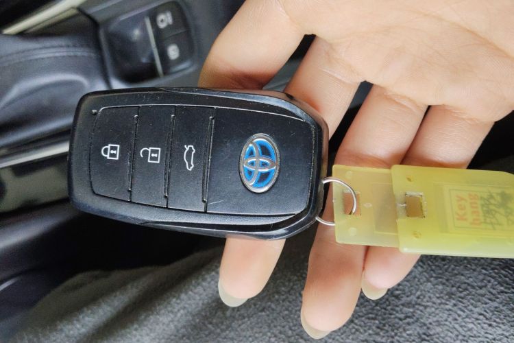 丰田 卡罗拉 2023款 1.8L 智能电混双擎 精英版中控内饰11