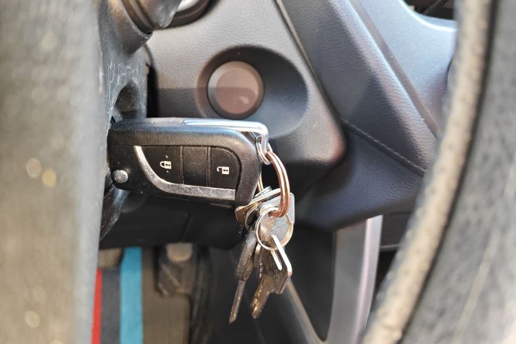 丰田 卡罗拉锐放 2022款 2.0L 先锋版中控内饰11