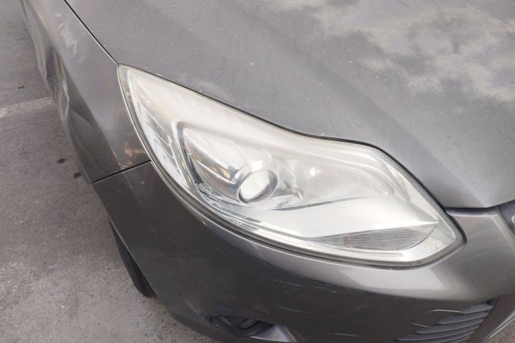 福特 福克斯 2012款 三厢 1.6L 手动舒适型车身外观8