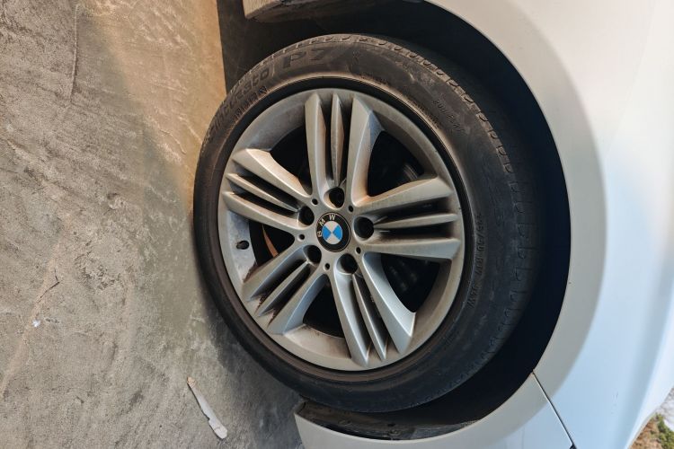 宝马3系 2018款 318i车身外观10