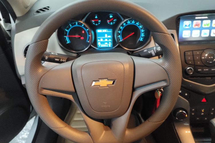 雪佛兰 科鲁兹 2015款 1.5L 经典 SE AT中控内饰13