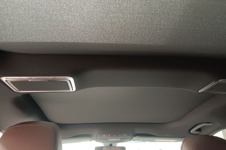 奔驰E级 2021款 E 300 L 运动豪华型局部细节22