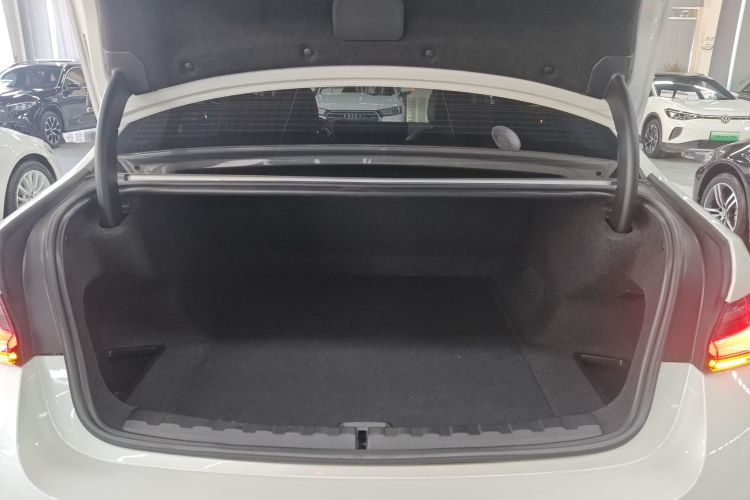 宝马i3 2022款 eDrive 35 L机舱底盘23