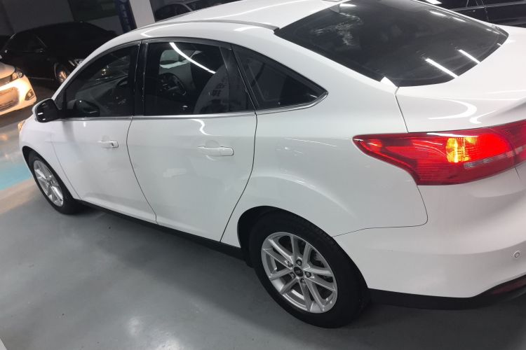 福特 福克斯 2018款 三厢经典 EcoBoost 180 自动精英型车身外观6003