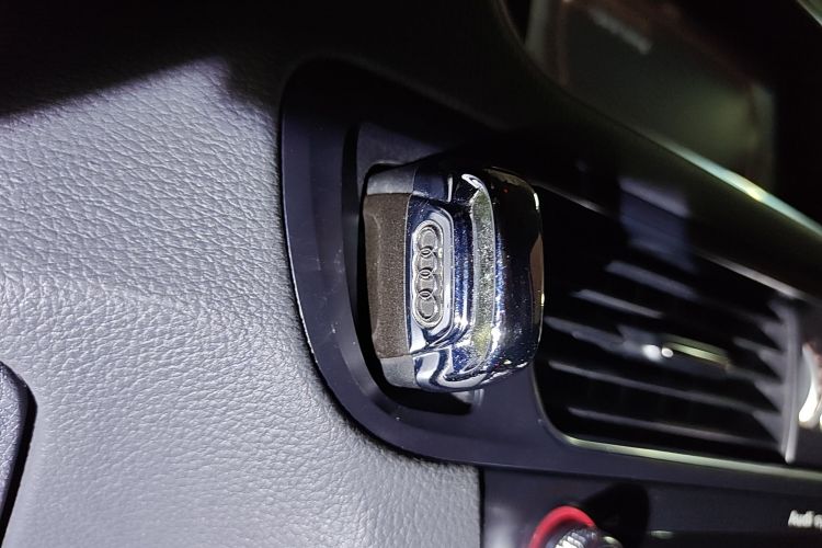 奥迪Q5 2015款 40 TFSI 技术型中控内饰7001