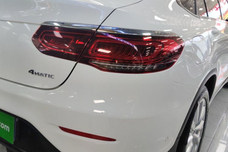 奔驰GLC轿跑 2020款 GLC 260 4MATIC 轿跑SUV车身外观9