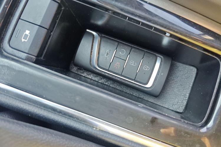 广汽传祺 传祺GS8 2017款 320T 两驱豪华智联版（七座）中控内饰11