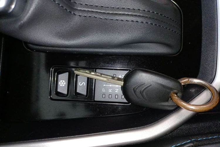 雪铁龙C3-XR 2021款 190THP DCT致尚版中控内饰11