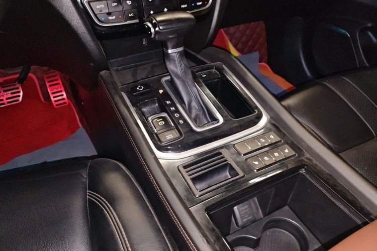 广汽传祺 传祺GS8 2017款 320T 两驱豪华智联版（七座）中控内饰18