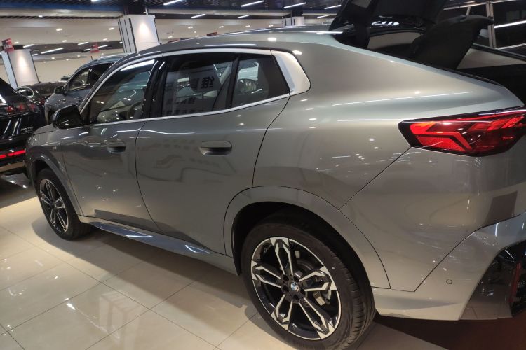 宝马X2(进口) 2024款 sDrive25i M运动套装车身外观4