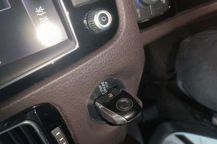 大众 途锐  3.0TSI 标配型中控内饰11