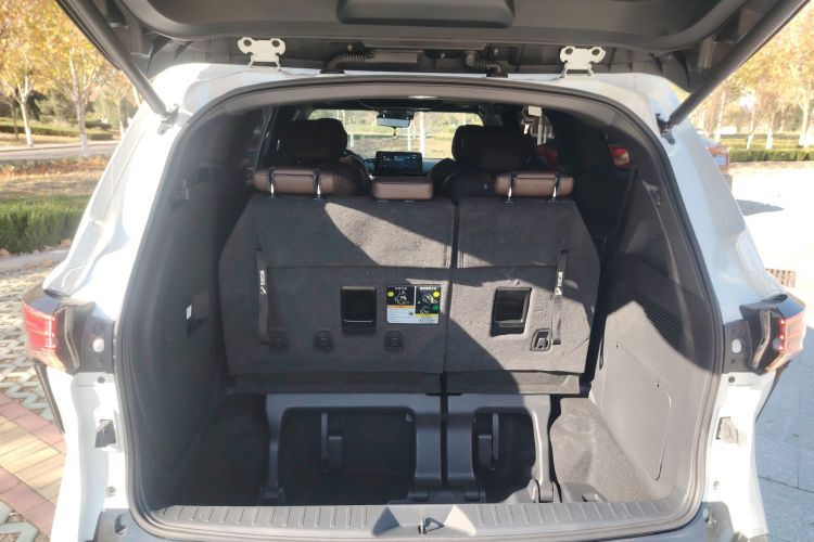 丰田 赛那SIENNA 2023款 2.5L混动 铂金版机舱底盘23