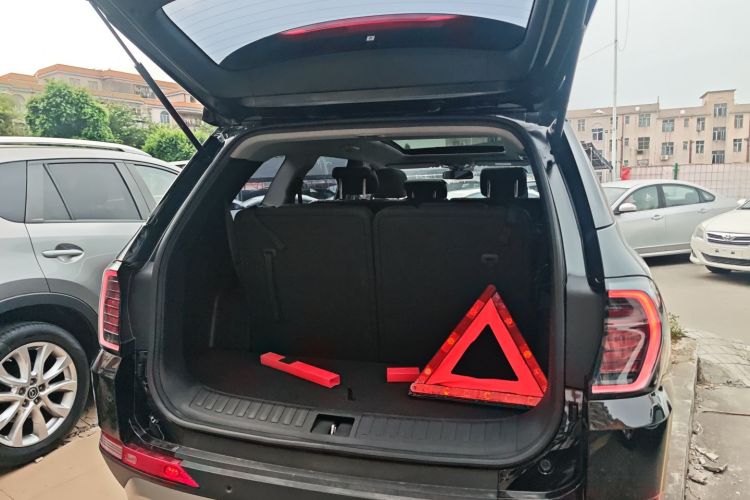 现代 胜达 2023款 旅行家 380T GDi 自动两驱GLX精英版局部细节23