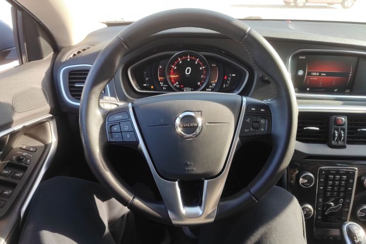 沃尔沃V40 2018款 T3 智逸版中控内饰13