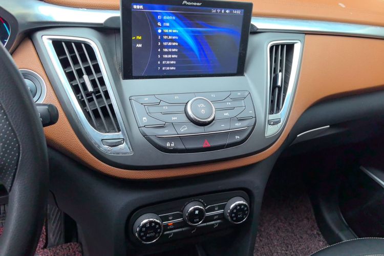 东南DX7 2018款 1.5T 自动荣耀版中控内饰16